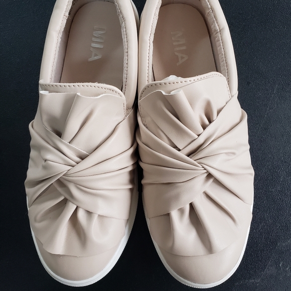 MIA Zoe Blush Slip On Sneakers - Picture 2 of 7